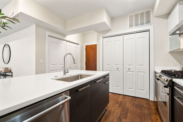 10 St George Street 406, Boston, MA 02118