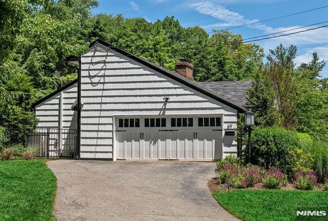611 Wishing Well Road, Wyckoff, NJ 07481