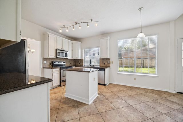 2915 Colonel Court Drive, Richmond, TX 77406