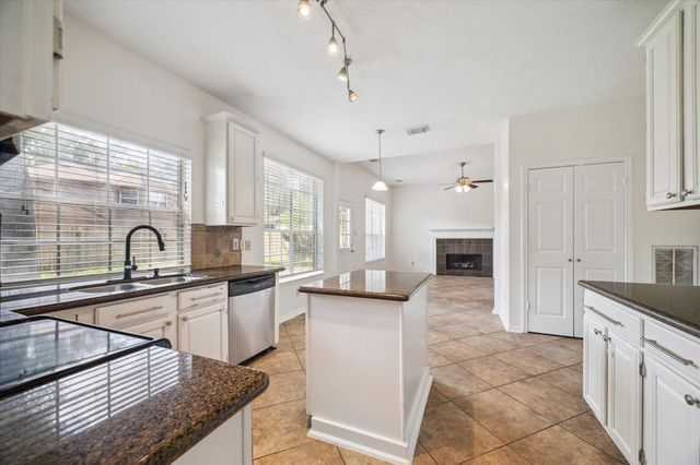 2915 Colonel Court Drive, Richmond, TX 77406