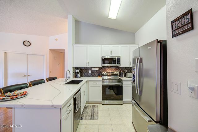 6552 S SAWGRASS Drive, Chandler, AZ 85249