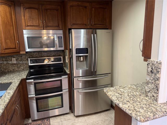 170 Cypress Club Dr 733, Pompano Beach, FL 33060