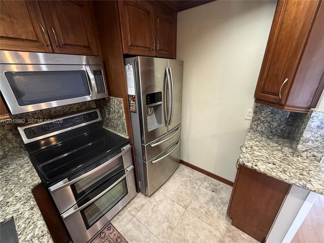 170 Cypress Club Dr 733, Pompano Beach, FL 33060