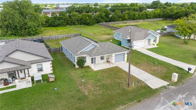 104 Avenue B, Moody, TX 76557