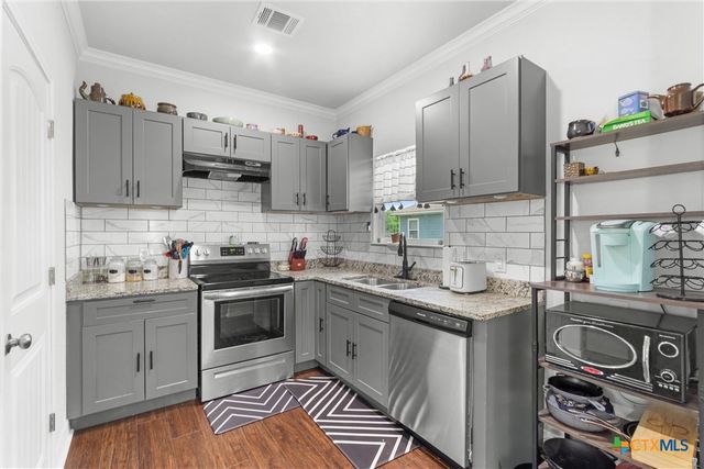 104 Avenue B, Moody, TX 76557