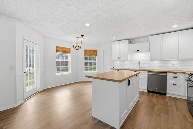 8515 River Hill Commons Drive, Ball Ground, GA 30107