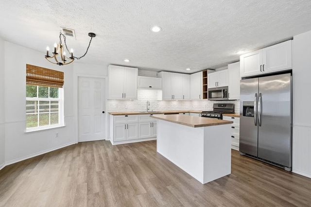 8515 River Hill Commons Drive, Ball Ground, GA 30107