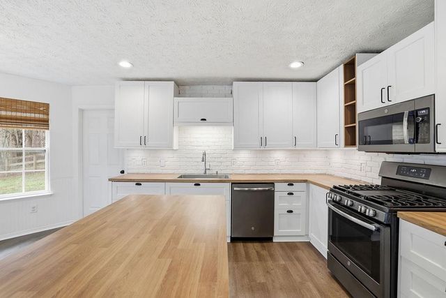 8515 River Hill Commons Drive, Ball Ground, GA 30107