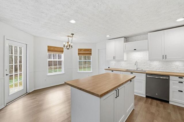 8515 River Hill Commons Drive, Ball Ground, GA 30107