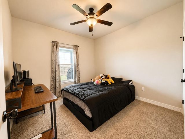 319 Yorktown Avenue, Clute, TX 77531