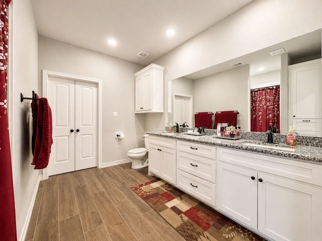 319 Yorktown Avenue, Clute, TX 77531