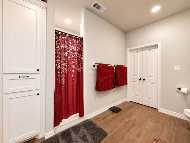 319 Yorktown Avenue, Clute, TX 77531