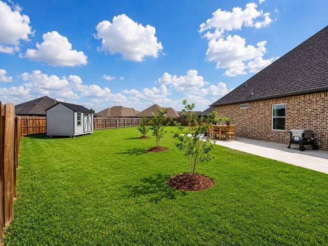 319 Yorktown Avenue, Clute, TX 77531