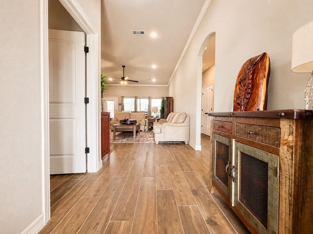 319 Yorktown Avenue, Clute, TX 77531
