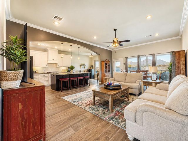 319 Yorktown Avenue, Clute, TX 77531