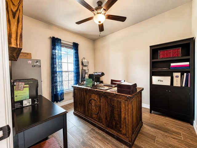 319 Yorktown Avenue, Clute, TX 77531