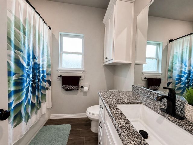 319 Yorktown Avenue, Clute, TX 77531