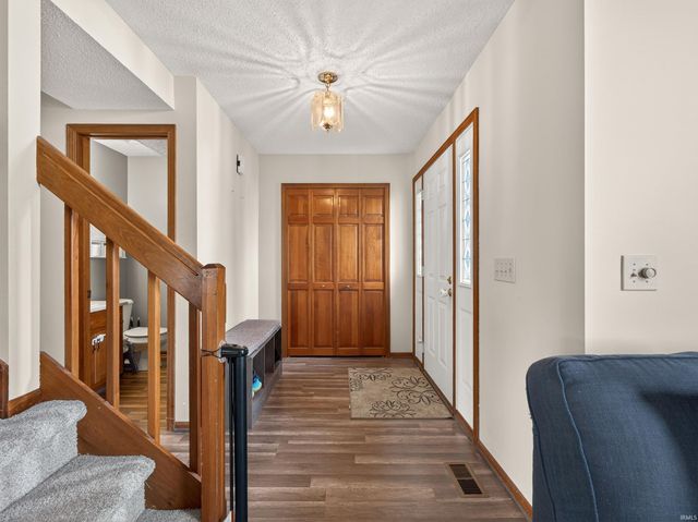 10514 Cherry Creek Road, Fort Wayne, IN 46818