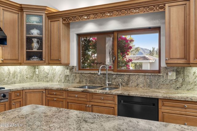 5225 E TURQUOISE Avenue, Paradise Valley, AZ 85253