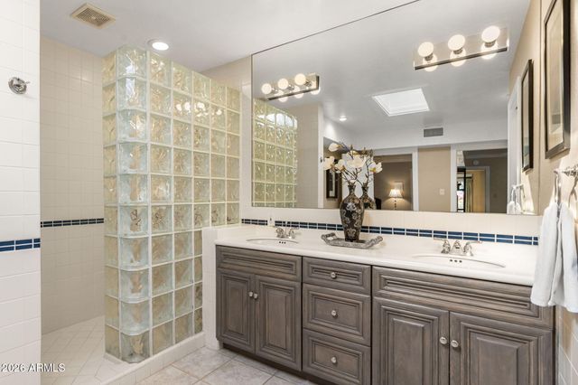 5225 E TURQUOISE Avenue, Paradise Valley, AZ 85253