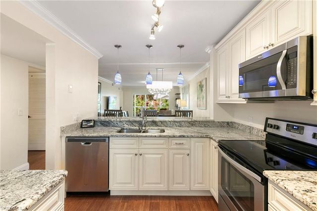 3072 Sandpiper Bay CIR M103, Naples, FL 34112