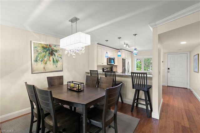 3072 Sandpiper Bay CIR M103, Naples, FL 34112