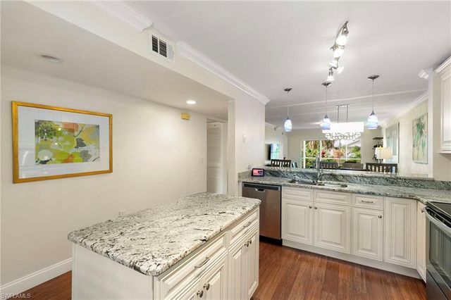 3072 Sandpiper Bay CIR M103, Naples, FL 34112