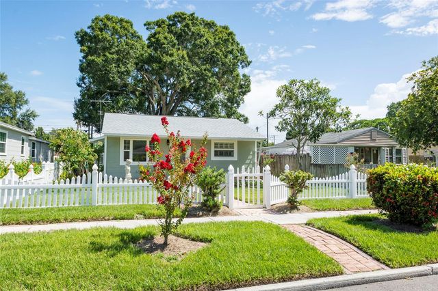 835 49TH AVENUE N, St Petersburg, FL 33703