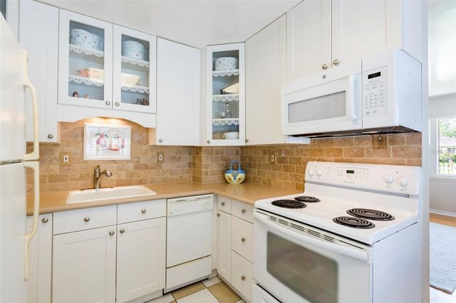 835 49TH AVENUE N, St Petersburg, FL 33703