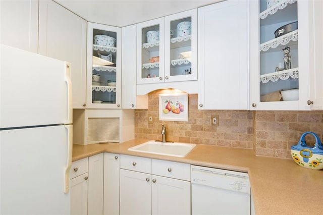 835 49TH AVENUE N, St Petersburg, FL 33703