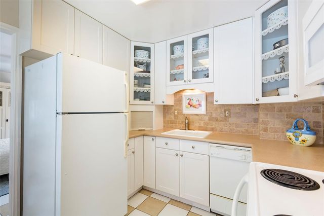 835 49TH AVENUE N, St Petersburg, FL 33703