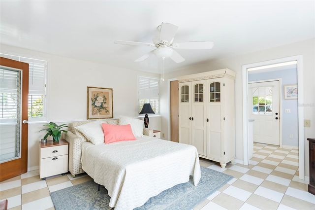 835 49TH AVENUE N, St Petersburg, FL 33703