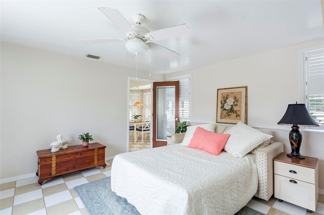835 49TH AVENUE N, St Petersburg, FL 33703
