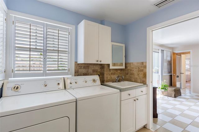 835 49TH AVENUE N, St Petersburg, FL 33703