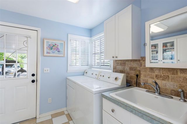 835 49TH AVENUE N, St Petersburg, FL 33703