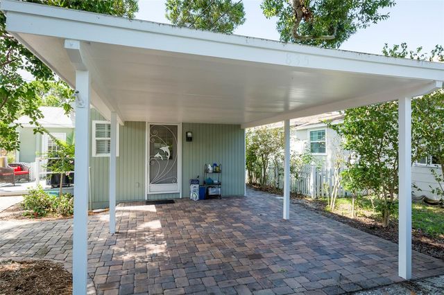 835 49TH AVENUE N, St Petersburg, FL 33703