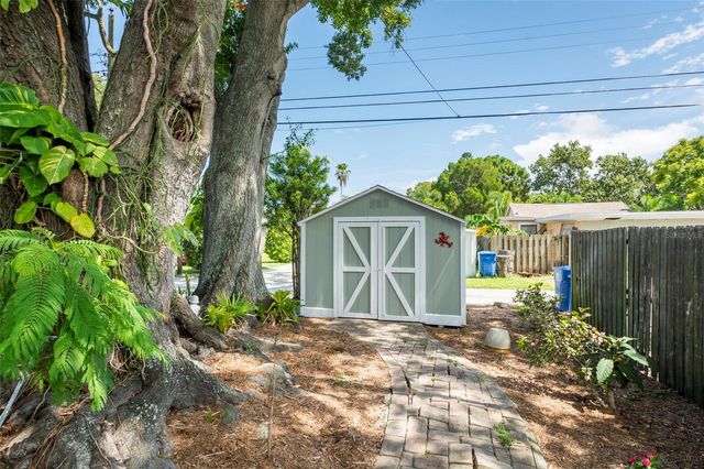 835 49TH AVENUE N, St Petersburg, FL 33703