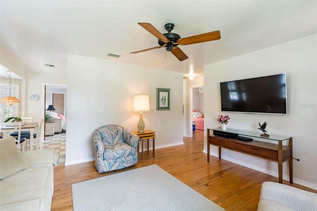 835 49TH AVENUE N, St Petersburg, FL 33703