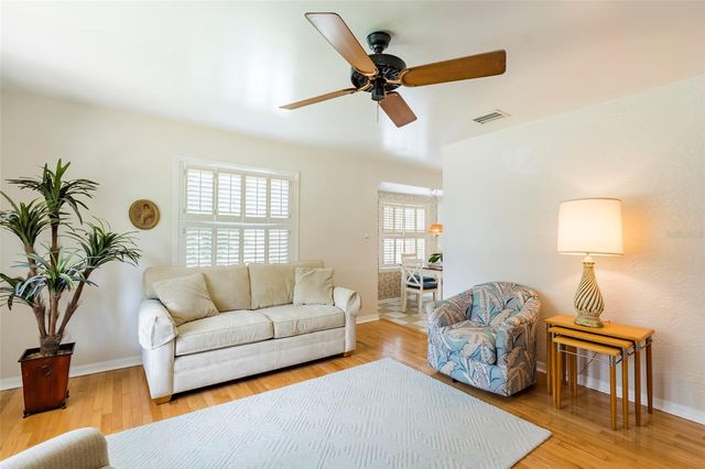 835 49TH AVENUE N, St Petersburg, FL 33703