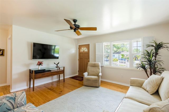 835 49TH AVENUE N, St Petersburg, FL 33703