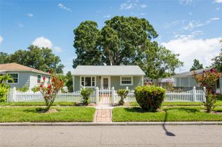 835 49TH AVENUE N, St Petersburg, FL 33703