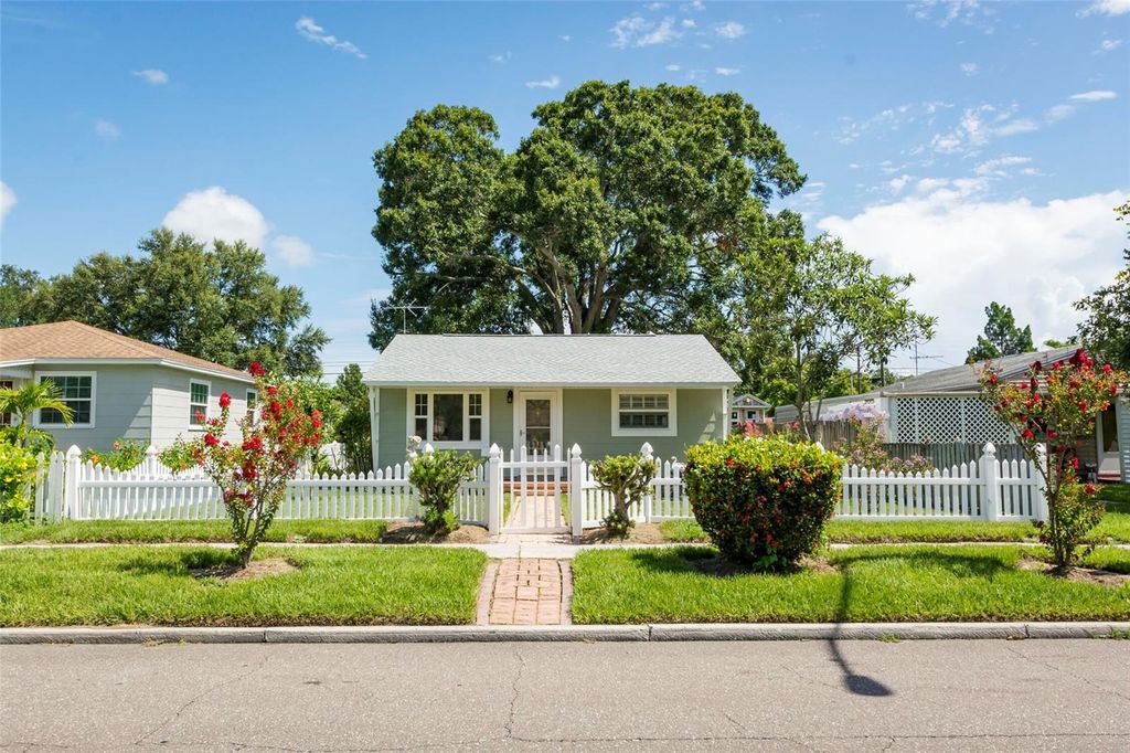 835 49TH AVENUE N, St Petersburg, FL 33703