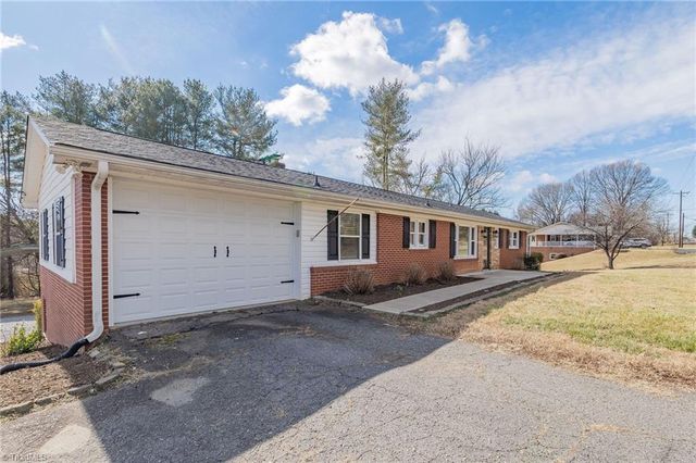 2706 Westfield Road, Mount Airy, NC 27030