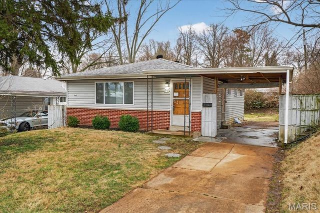 212 Lakeside Drive, Ballwin, MO 63021