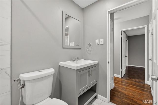 212 Lakeside Drive, Ballwin, MO 63021