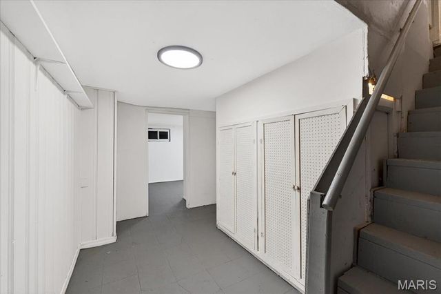 212 Lakeside Drive, Ballwin, MO 63021