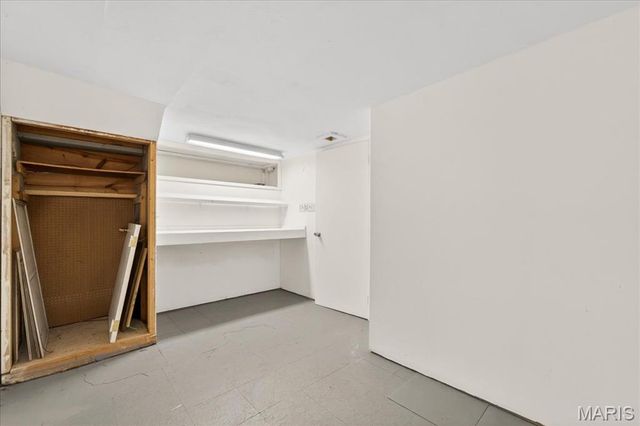 212 Lakeside Drive, Ballwin, MO 63021