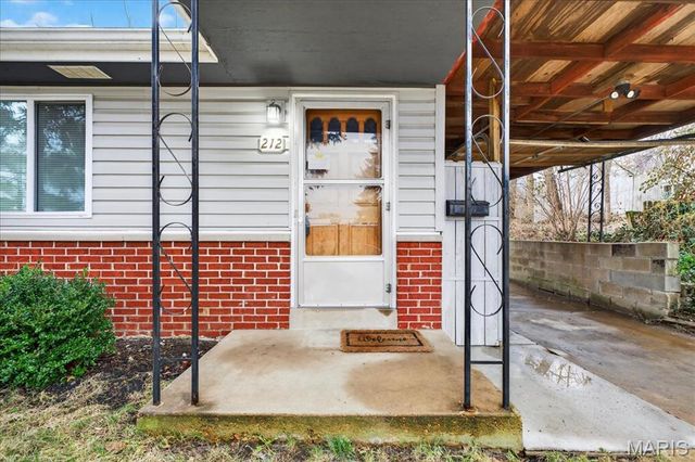 212 Lakeside Drive, Ballwin, MO 63021