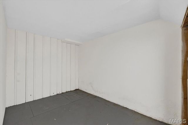 212 Lakeside Drive, Ballwin, MO 63021