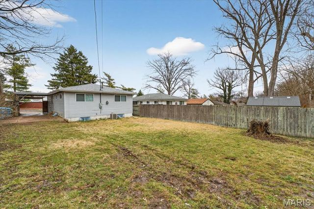 212 Lakeside Drive, Ballwin, MO 63021